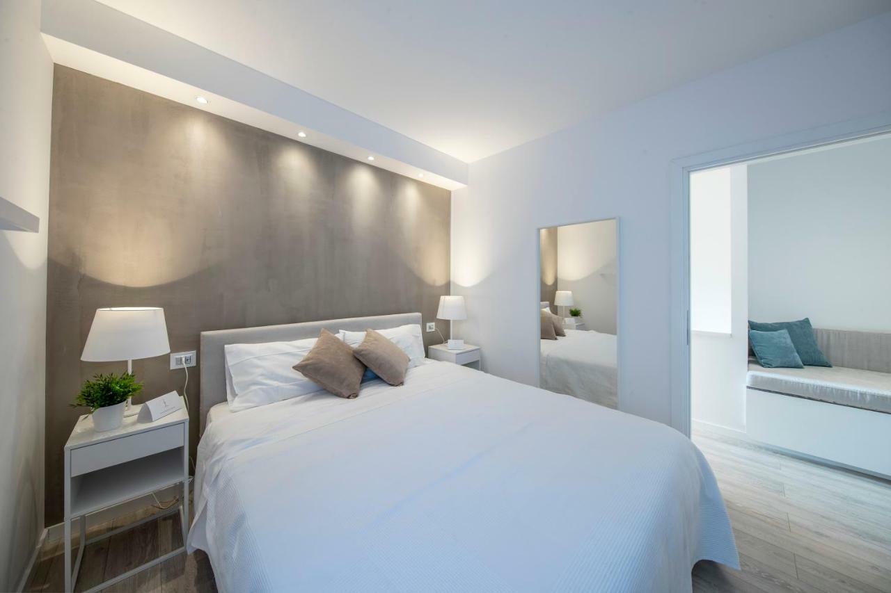Italia Living Villa Padenghe sul Garda Exterior photo